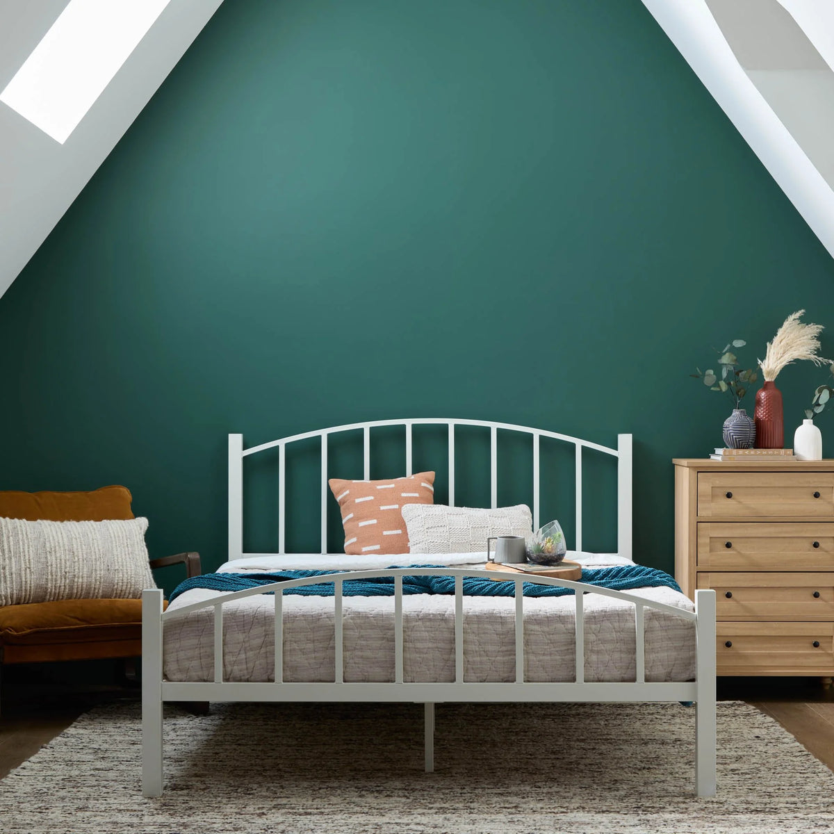Black Metal Queen Platform Bed O17497