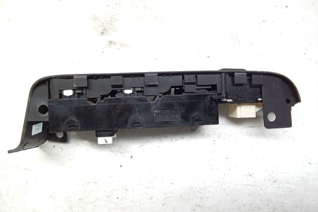 16 Kia Soul Drivers Master Door Lock and Window Switch M501
