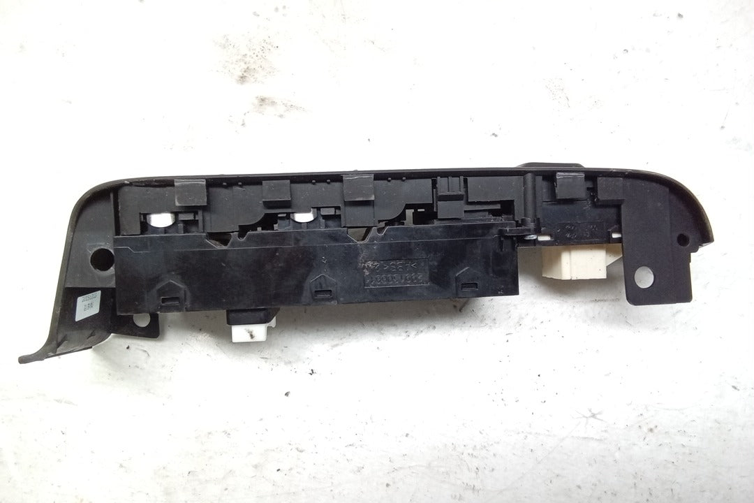 16 Kia Soul Drivers Master Door Lock and Window Switch M501