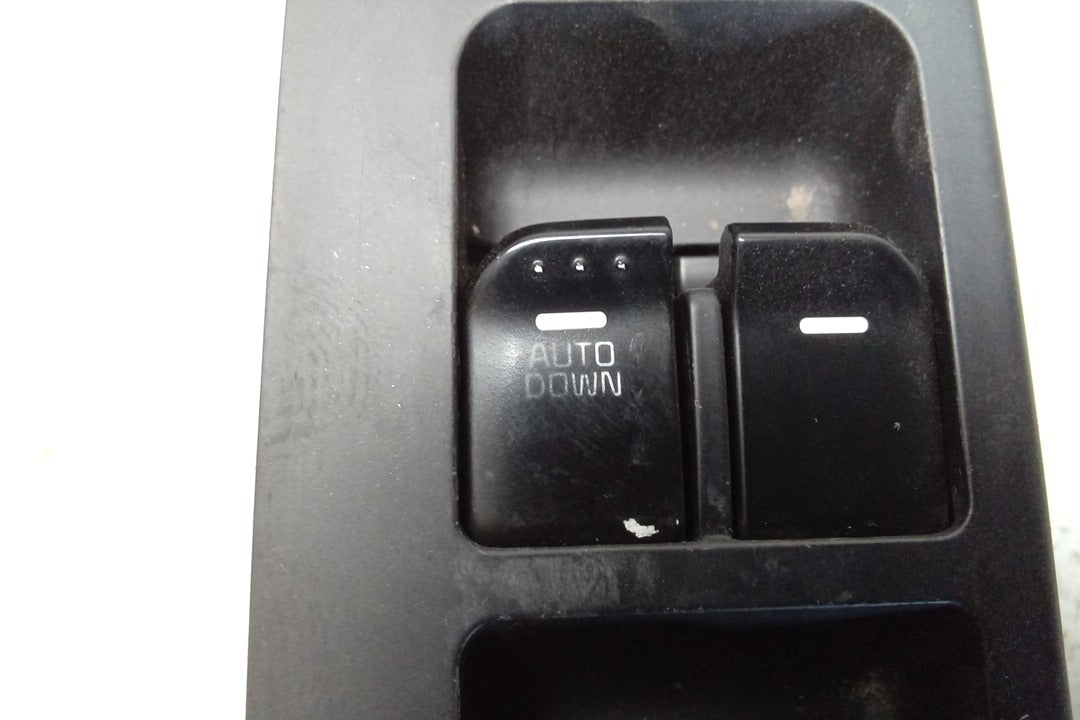 16 Kia Soul Drivers Master Door Lock and Window Switch M501