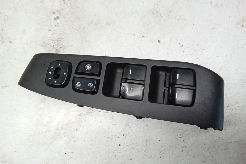 16 Kia Soul Drivers Master Door Lock and Window Switch M501