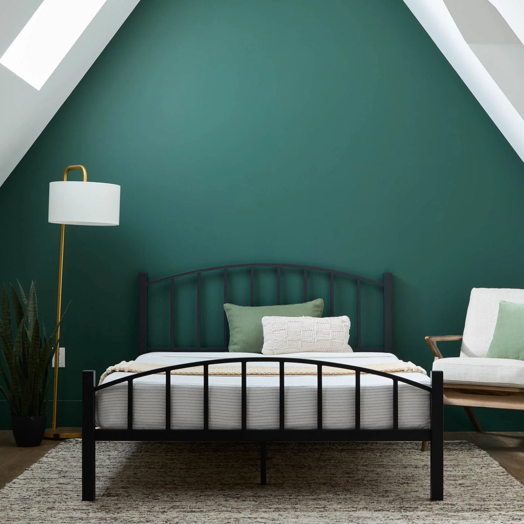 Black Metal Queen Platform Bed O17497
