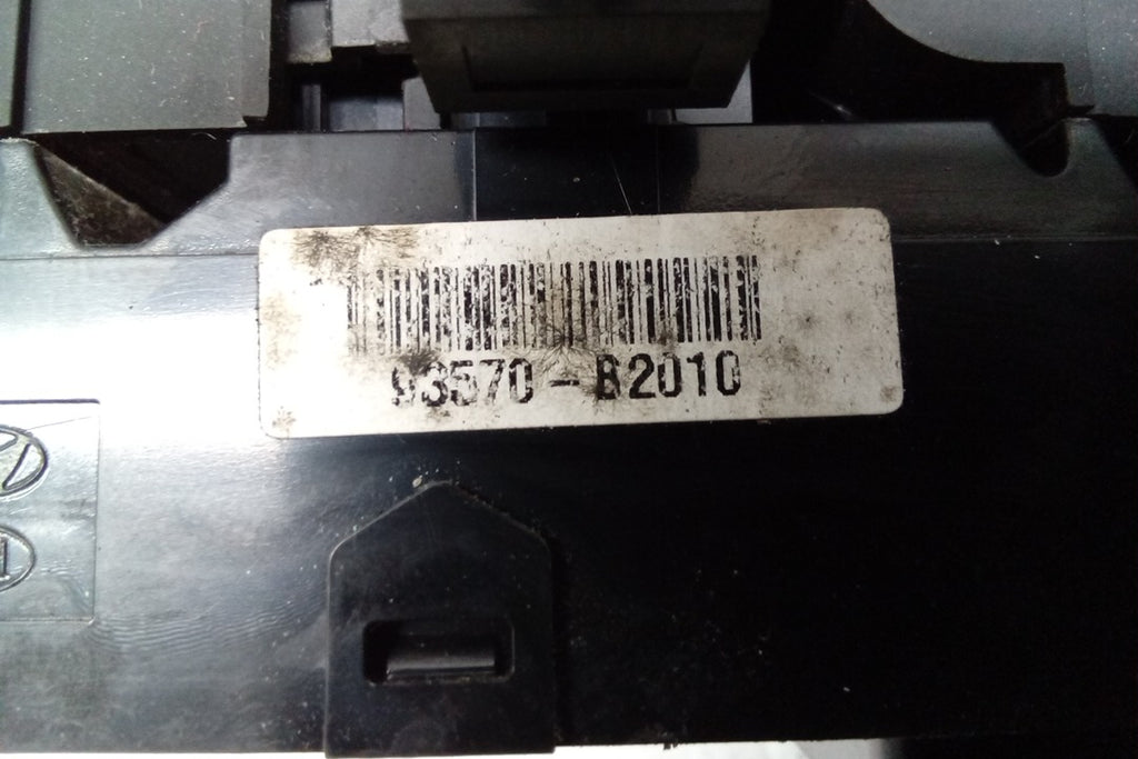 16 Kia Soul Drivers Master Door Lock and Window Switch M501